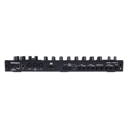 Roland MC-707 | Groovebox