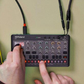 Roland AIRA Compact S-1 Tweak Synth 便攜式合成器