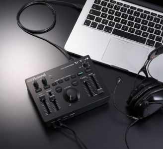 VT-4 | Voice Transformer - Roland Store